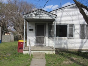 Building Photo - 721 Miller St
