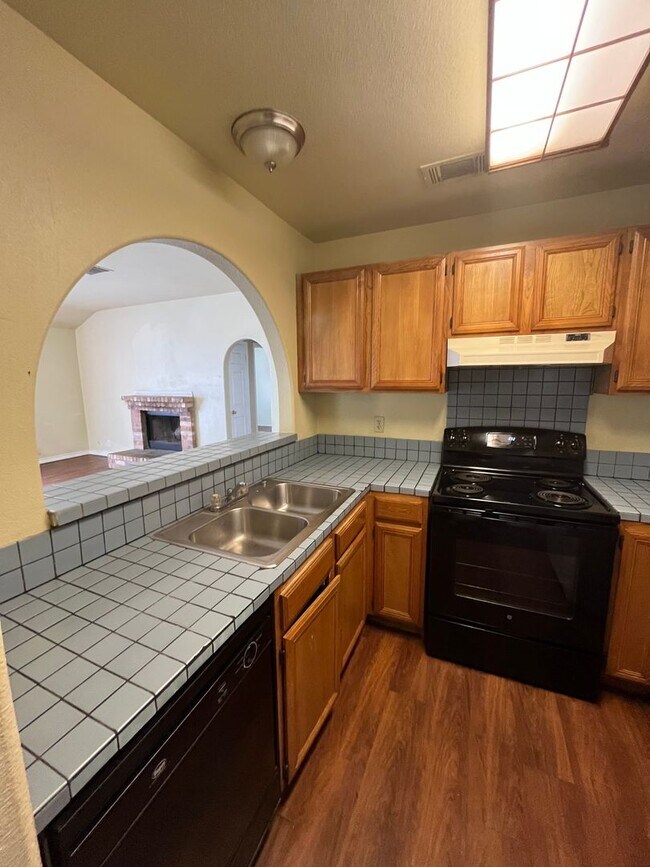 Building Photo - 2628 Gwendolyn Ln