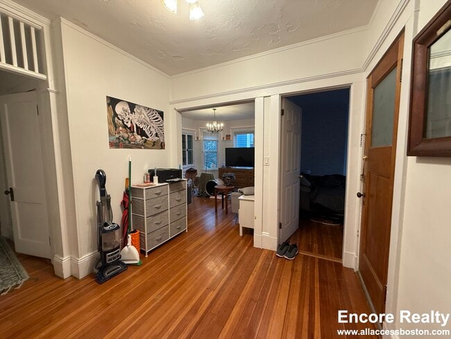 Building Photo - 39 Turner St