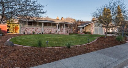 Building Photo - Three Bedroom Single Story Ranch Napa home in Coveted Hidden Valley