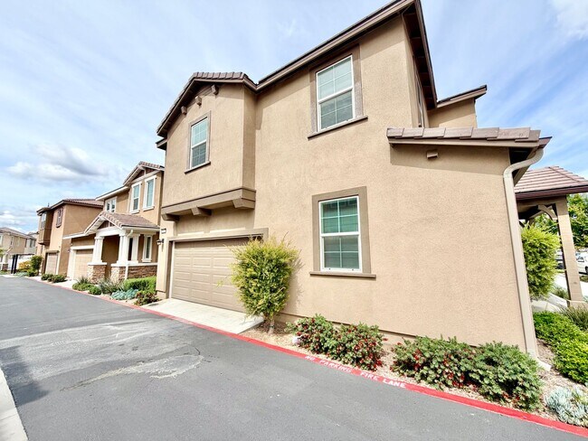 Building Photo - 3 bedroom Solar Home in Heirloom Farms for LEASE!