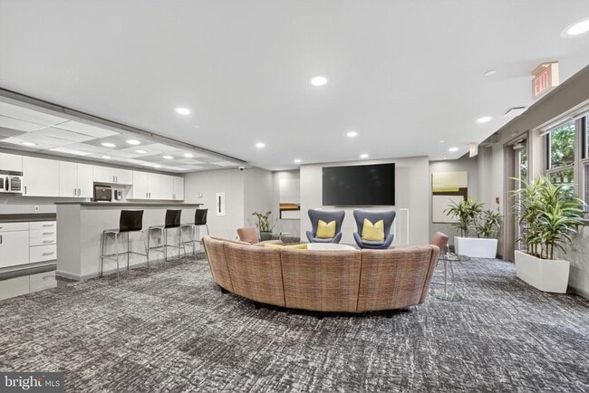 Building Photo - 1300 N St NW