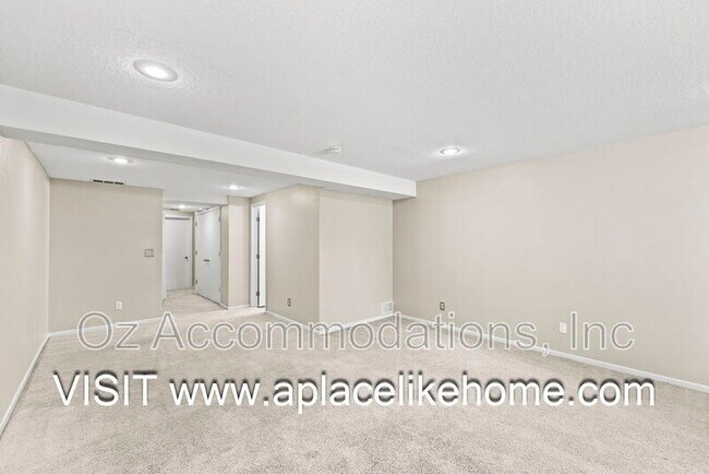 Building Photo - 2216 SW Rambling Vine Rd