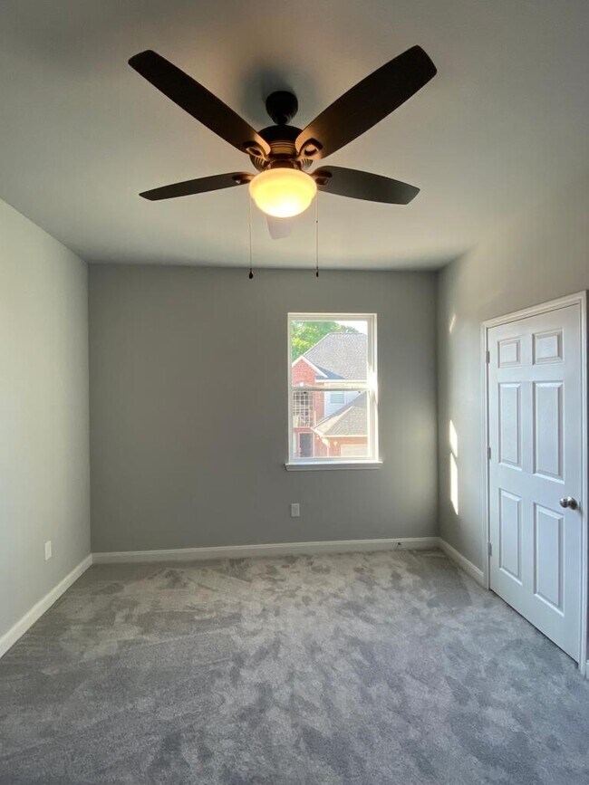 Building Photo - 7655 Ameswood Rd