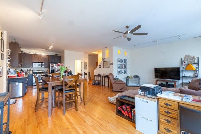 Building Photo - 2516 N Willetts Ct