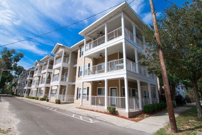 Building Photo - 1440 NW 3rd Pl