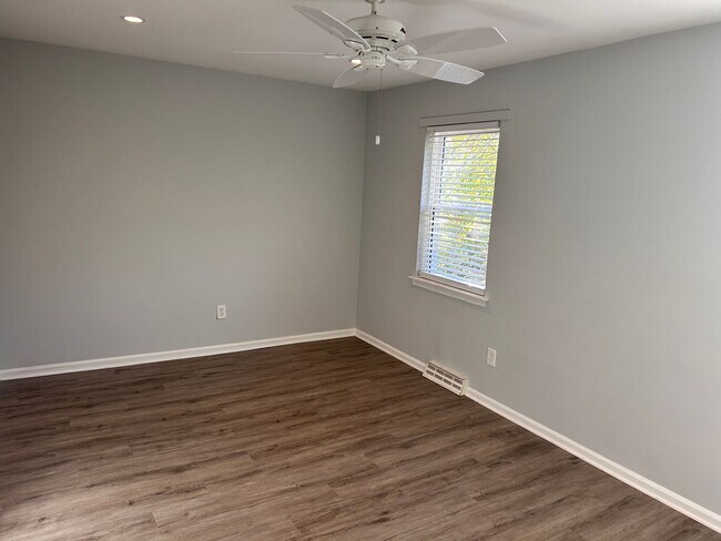 Building Photo - 2 bed 2 bath Townhouse in Woodmill