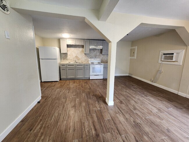 Building Photo - 4203 Polk St