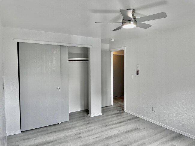 Building Photo - Newly Remodeled Top-Floor Duplex w/ Lake a...