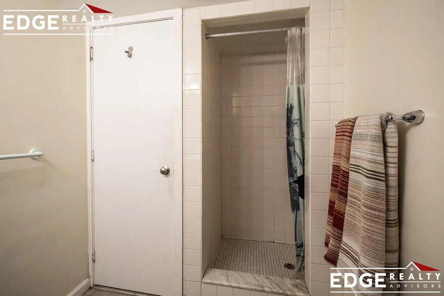 Building Photo - 2 Hingham St