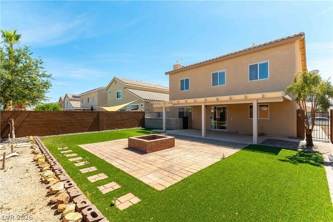 Building Photo - 688 Emerald City Ave