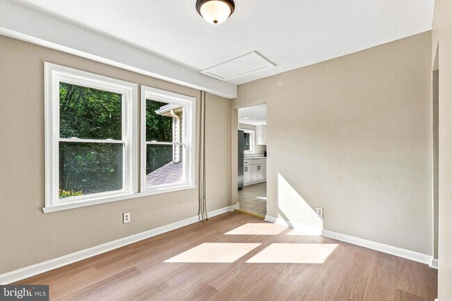 Building Photo - 208 Hartford Rd