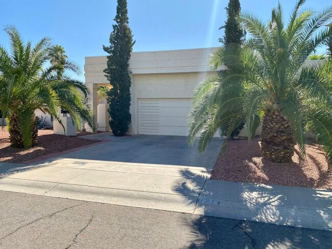 Building Photo - 6713 E Kelton Ln