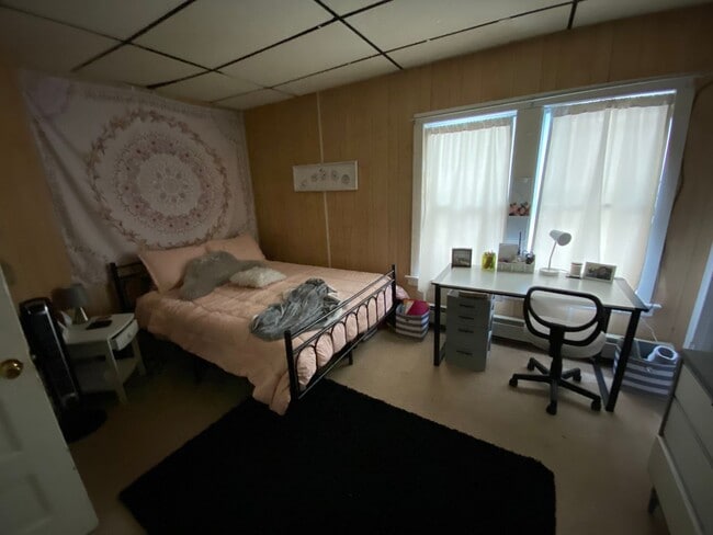 Building Photo - 1204 Kenwood Ave