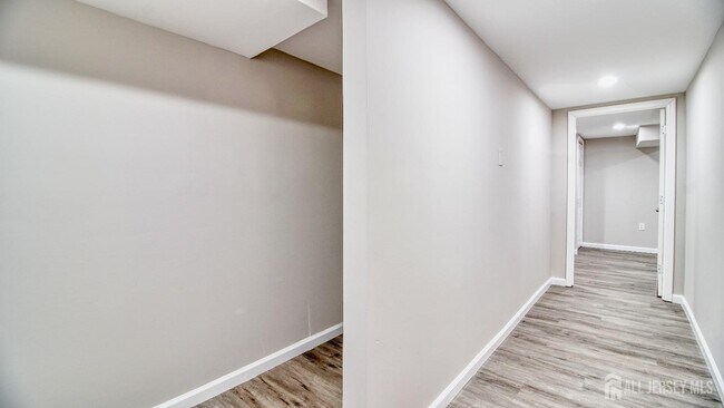 Building Photo - 149 Keswick Dr