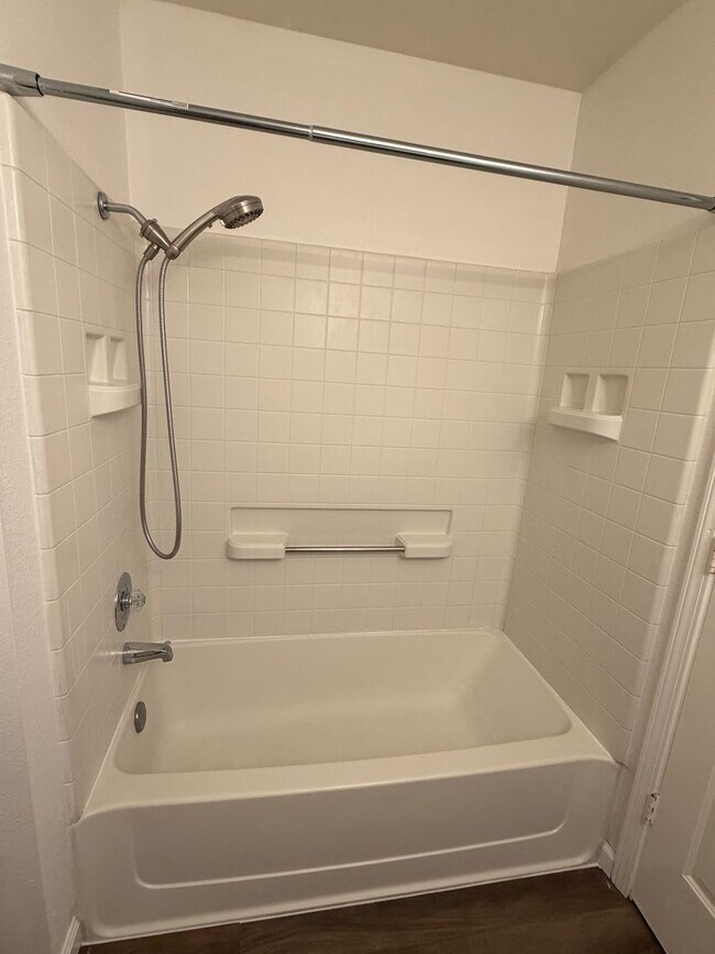 Building Photo - 3 bedroom Townhouse in East Redding