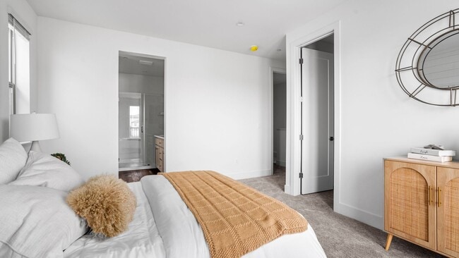 Building Photo - 2806 Chattleton Ln