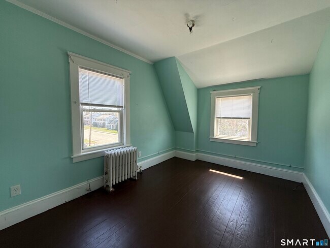 Building Photo - 140 Hynes Ave