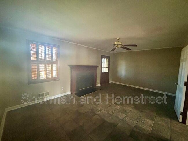 Building Photo - 807 Barrett Ln