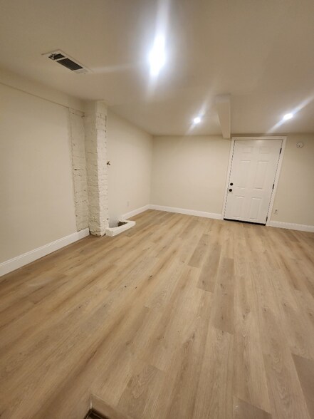 Building Photo - 2234 Lapeyrouse St