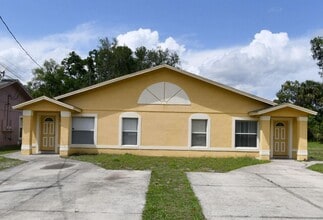 Building Photo - 3BR/2BA Sanford Duplex - NO CARPET - STORAGE INCLUDED