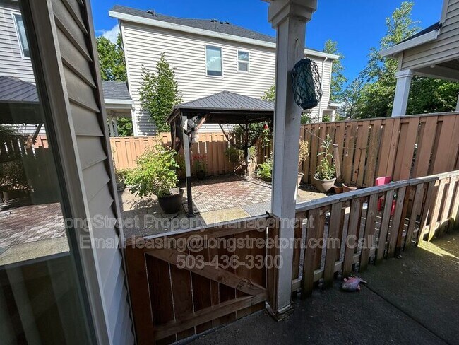 Building Photo - 2958 NE 13th Dr