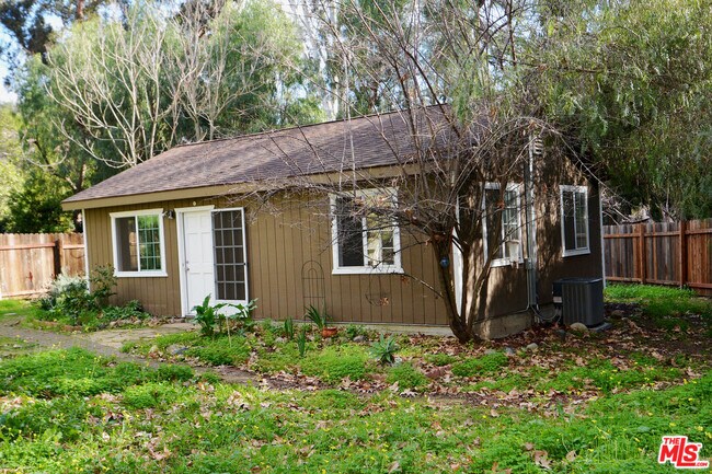 Building Photo - 1675 Happy Trail