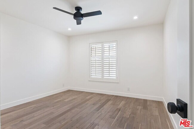 Building Photo - 6405 Ocean Front Walk