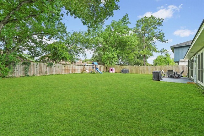 Building Photo - 16906 Rolling Acres Dr