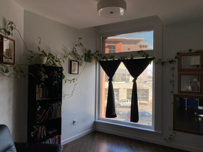 Building Photo - 136 Main St