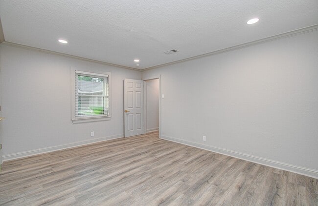 Building Photo - 1801 Benbow Wy