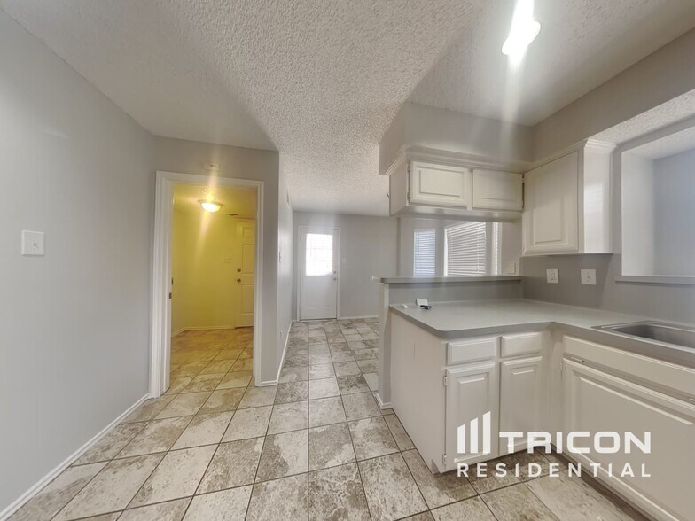 Building Photo - 2817 Laurel Hill Dr