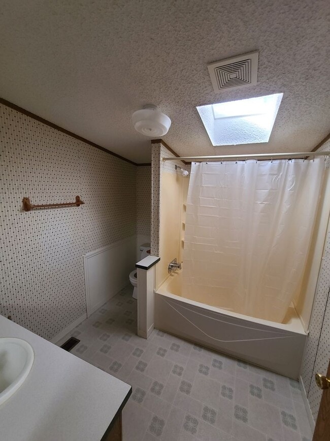 Building Photo - Newer 2 Bed 1 Bath Mobile Home