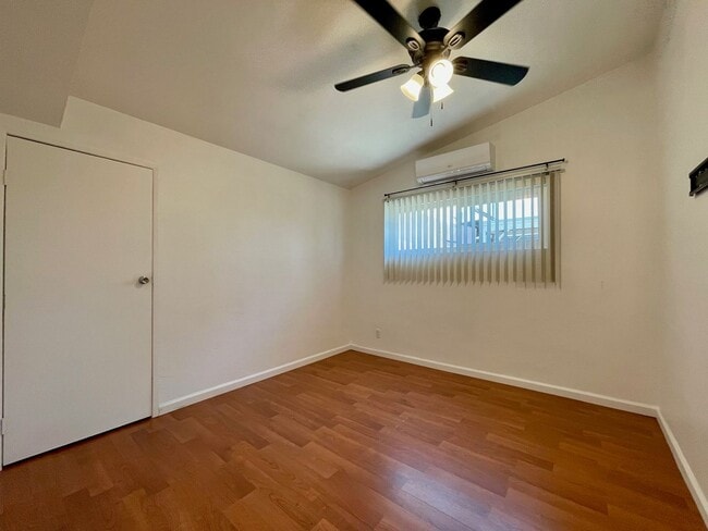 Building Photo - Gorgeous 3 Bedroom 2 Bathroom Home In Lemo...