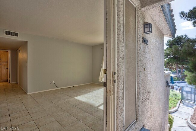 Building Photo - 3128 Tarpon