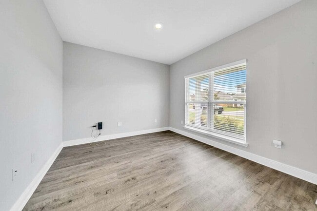 Building Photo - 44 Oak Trees Ln W