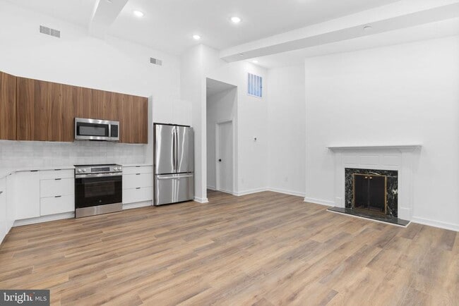 Building Photo - 1602 Locust St