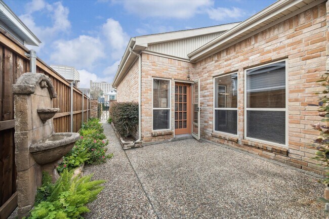 Building Photo - 11742 Pecan Creek Dr