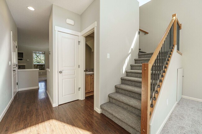 Building Photo - Cul-de-Sac Living at Its Best – Updated 3BR with Garage & A/C!