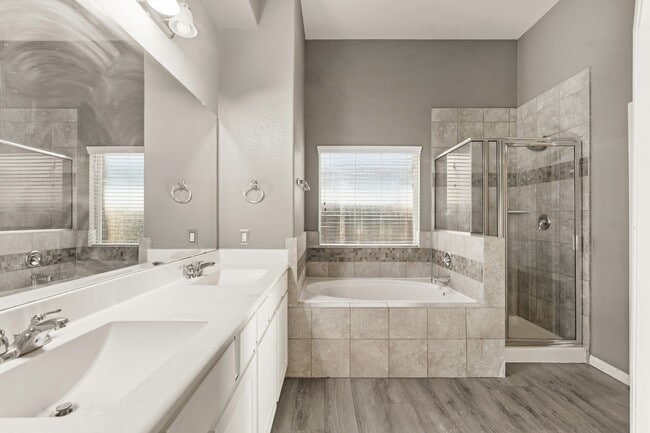 Building Photo - 12102 Sempione Dr