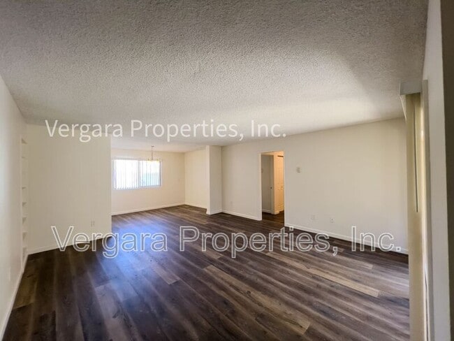 Building Photo - 2513 Ruhland Ave