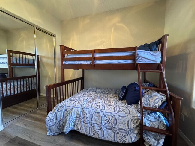 Building Photo - 3 BR Furnished w/Utilities-Vacation Rental- Laughlin Ranch