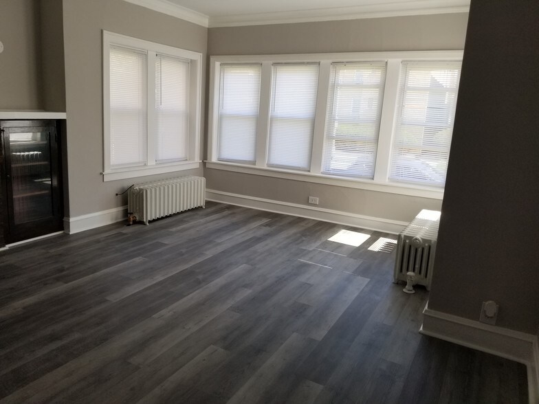 Building Photo - 1926 Oak Park Ave