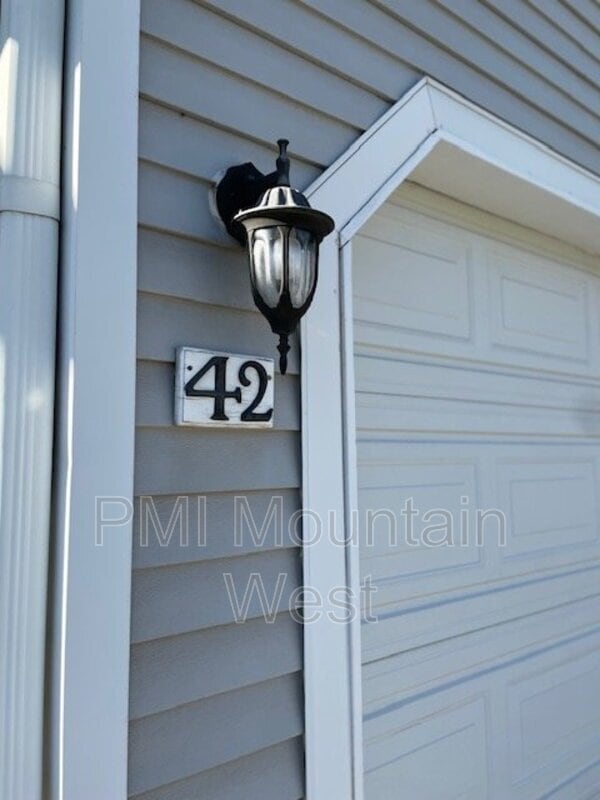 Building Photo - 499 N 200 W