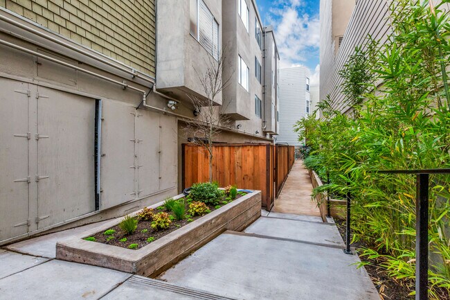 Building Photo - 1599 Green