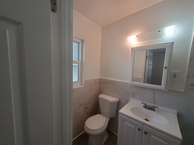 Building Photo - Annual Updated One Bedroom, One Bath Duplex Located in The Village of the Art