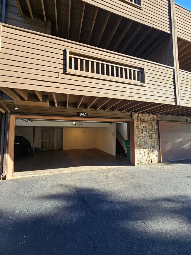 Building Photo - 945 Moorings Dr