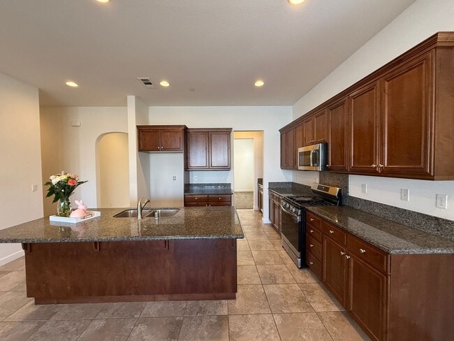 Building Photo - Lake front single story home in gated community!