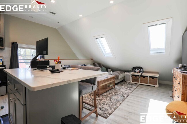 Building Photo - 131 Murdock St