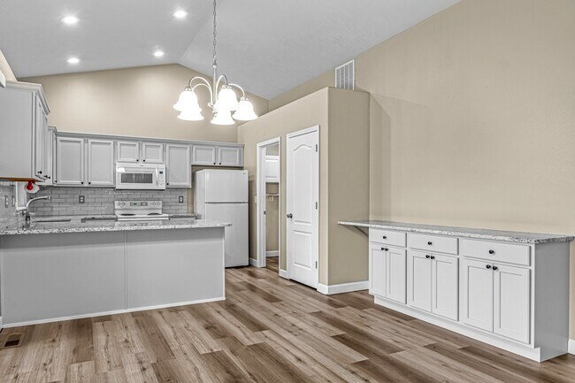 Building Photo - 4289 N Wellspring Ave